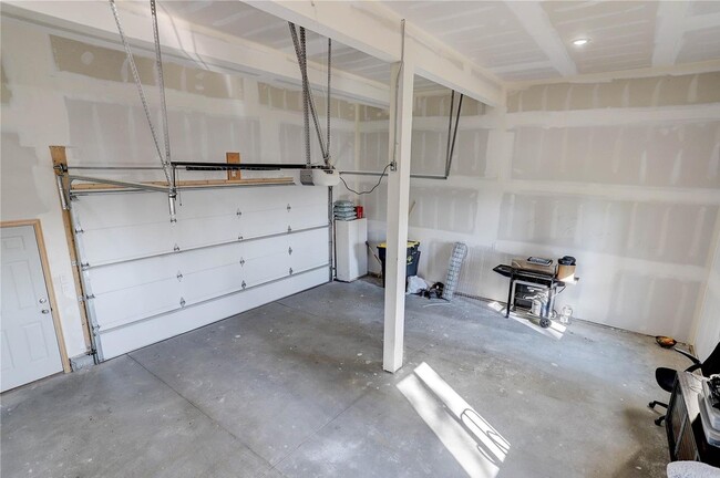 Building Photo - 136 Gail Ln