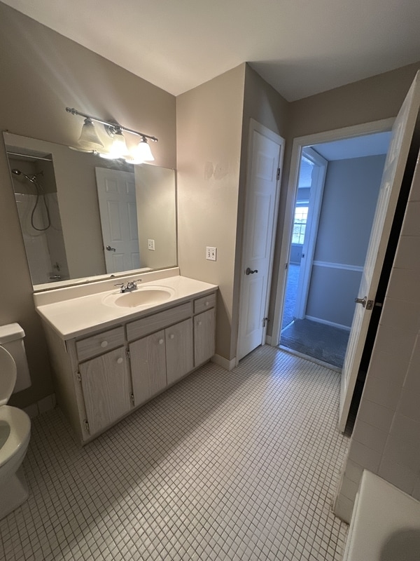 Building Photo - 1155 Charter Oak Ln