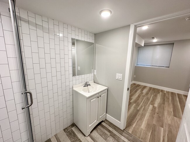 Building Photo - 2009 N Darien St