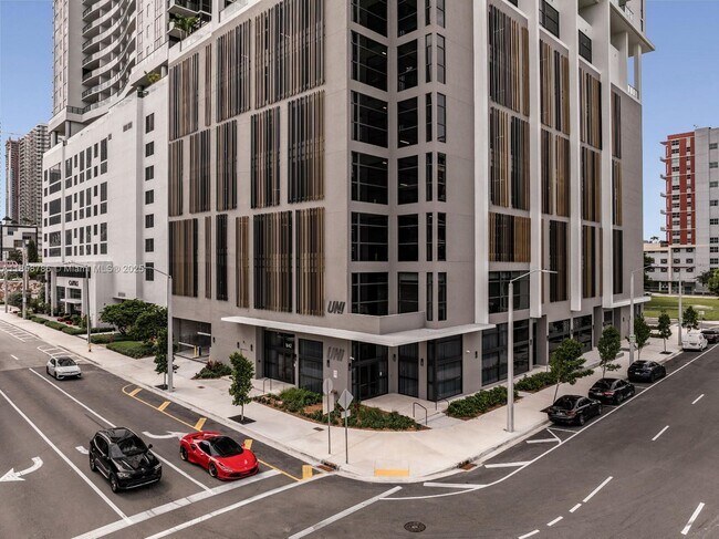 Building Photo - 1642 NE 1st Ave