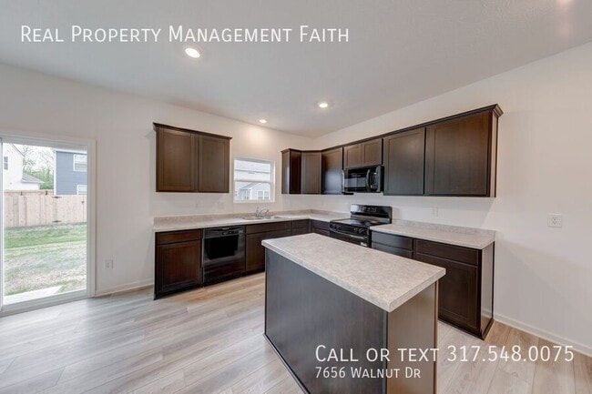 Building Photo - 7656 Walnut Dr
