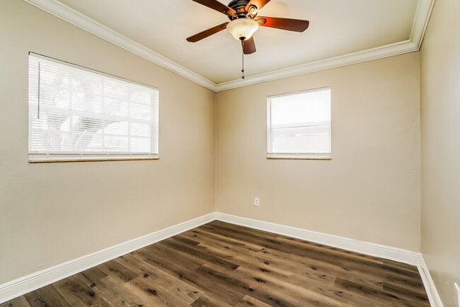 Building Photo - 1423 Brookhill Dr