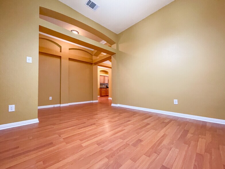 Building Photo - 10113 Condor Loop