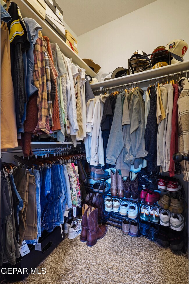 Building Photo - 3768 Loma Adriana