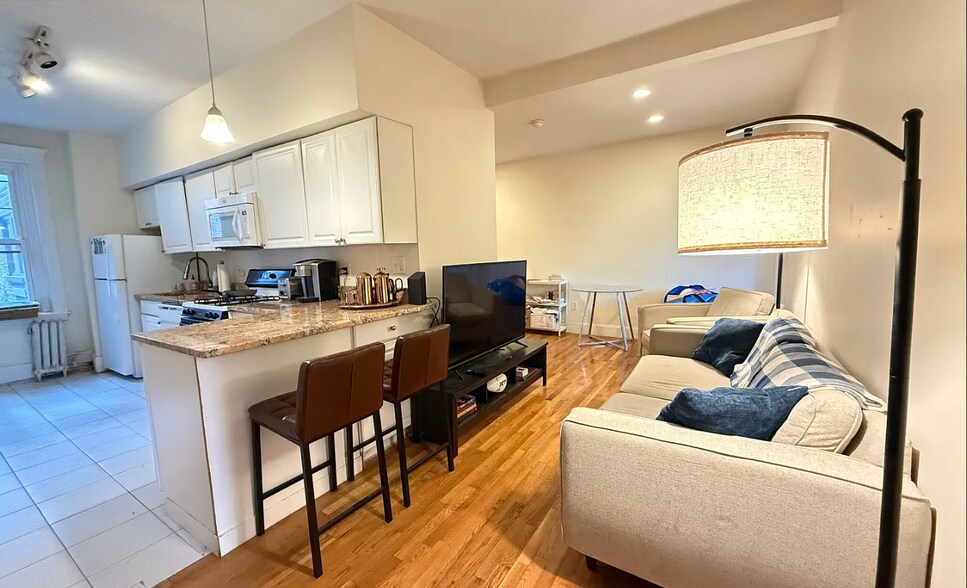 Building Photo - 1868 Commonwealth Ave