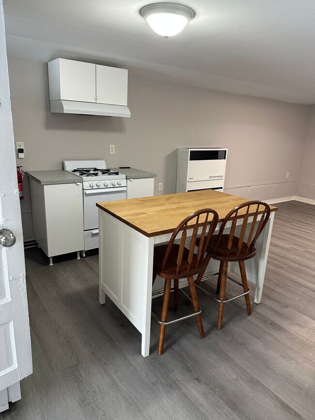 Building Photo - 4935 8th Ave