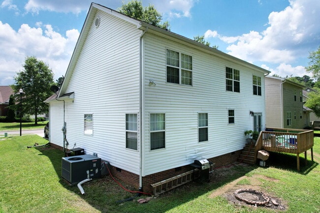 Building Photo - 3120 Pin Oaks Cir NE