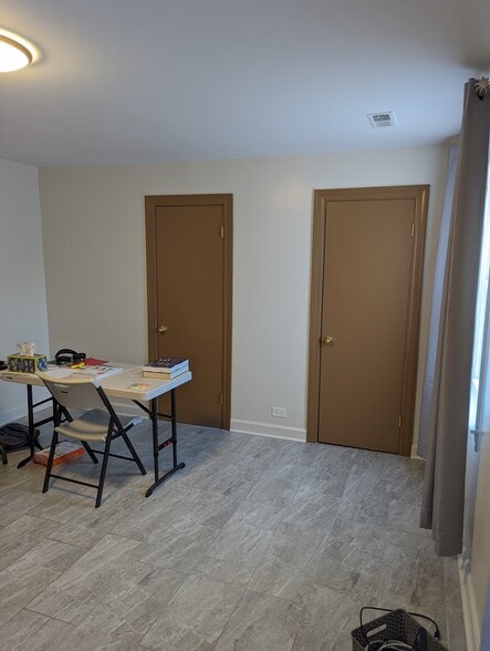 Building Photo - 3322 W Catalpa Ave