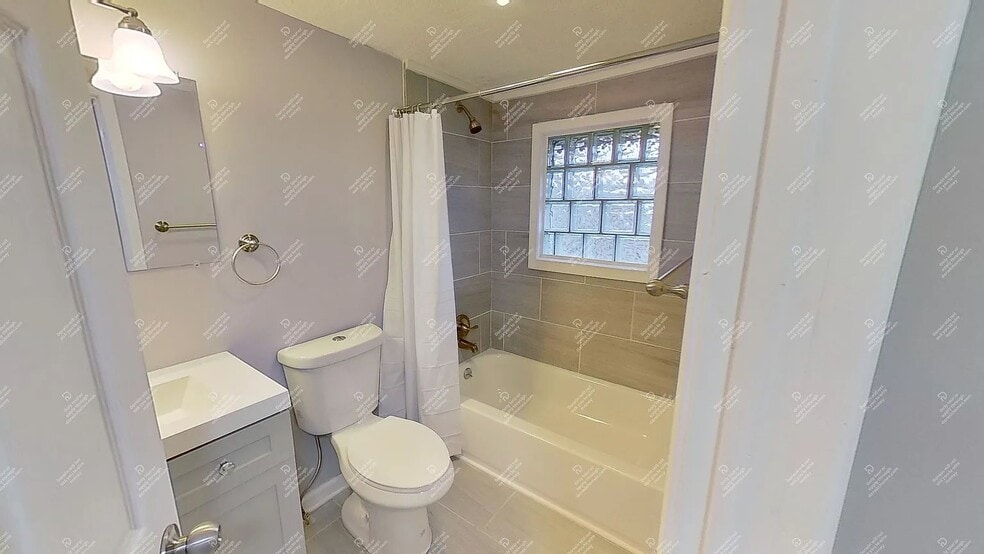 Building Photo - 155 Richmond St