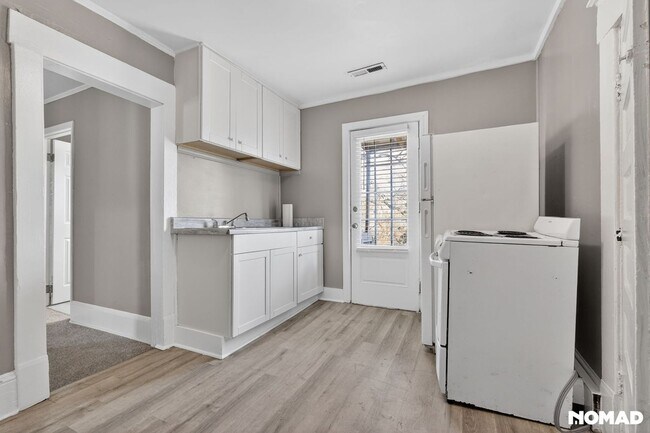 Building Photo - Charming 2BR Apartment in Winston Salem