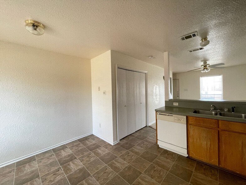 Building Photo - 4407 Jeff Scott Dr
