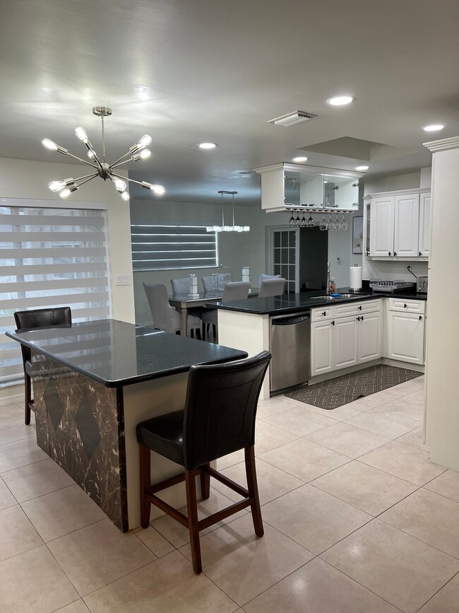 Building Photo - 1010 Hollywood Blvd