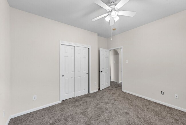 Building Photo - 2519 Fair Oak St