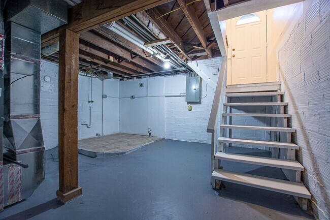 Building Photo - 106-108 N 38th St