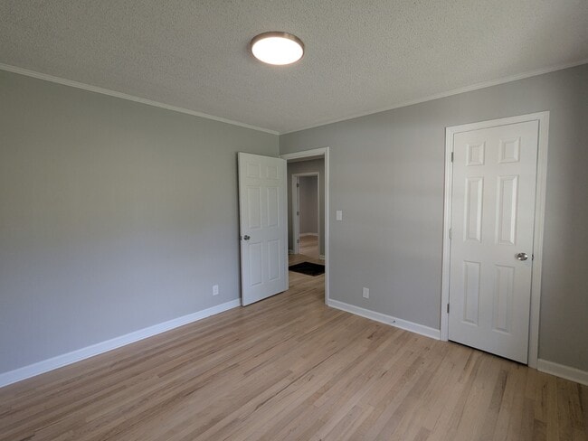 Building Photo - 272 Victory Dr