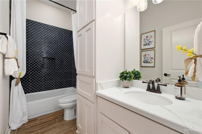 Building Photo - 33 E Silos Ave