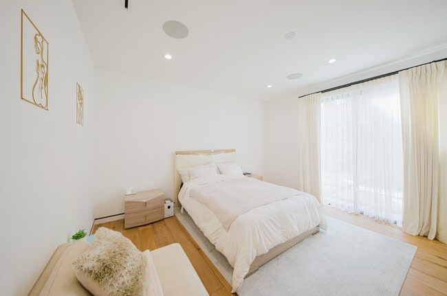 Building Photo - 25879 Chalmers Pl