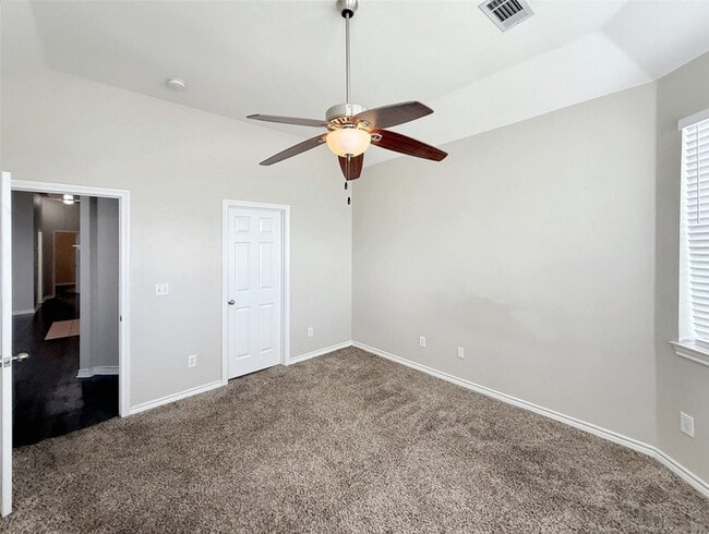 Building Photo - 3104 Hoffman Dr