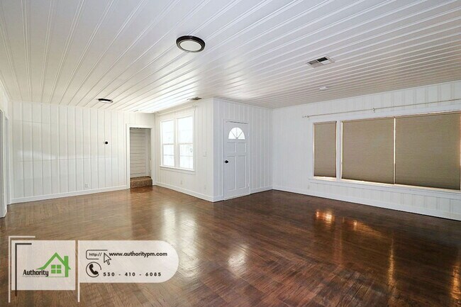 Building Photo - 1840 Heller Ln