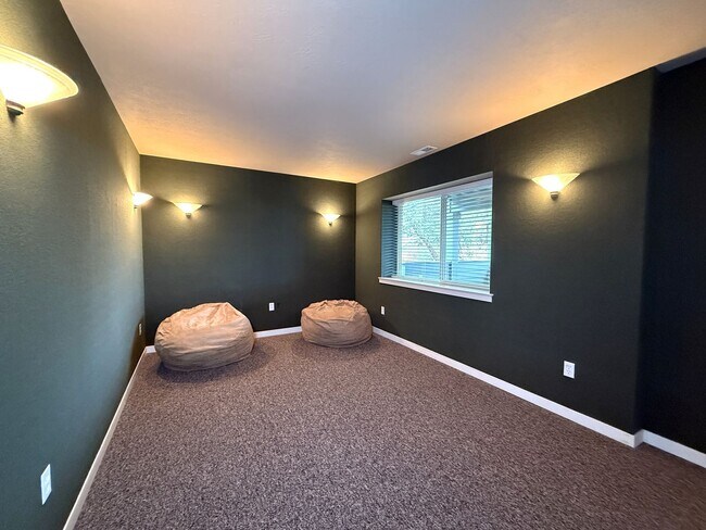 Building Photo - WINTER SPECIAL DISCOUNTED $500 PER MONTH F...