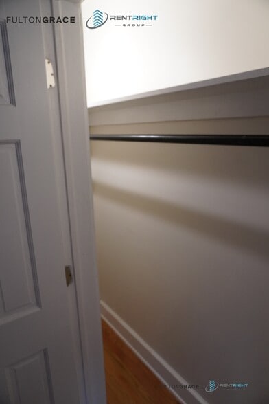 Building Photo - 1712 W Albion Ave