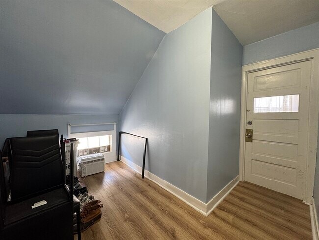 Building Photo - 631 Walnut St