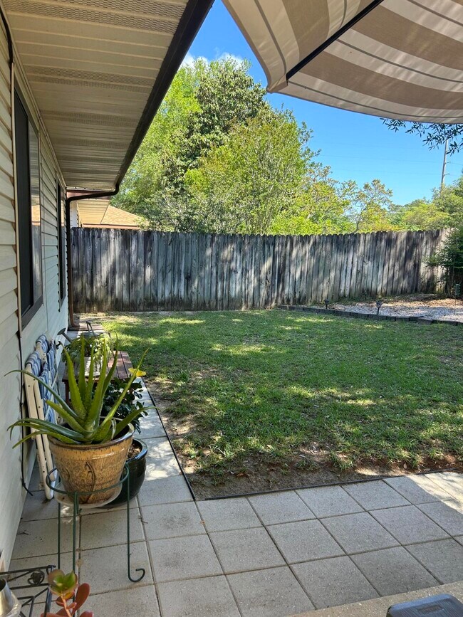 Building Photo - 388 Springwood Way