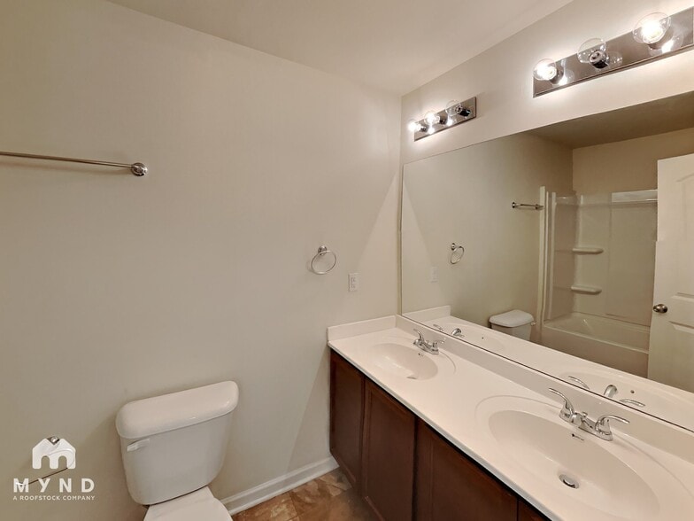 Building Photo - 2544 Piering Dr