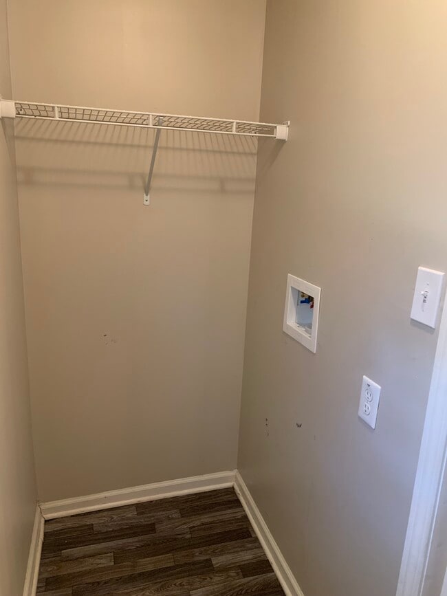 Building Photo - 3849 Wem Dr