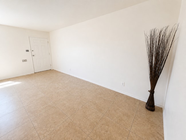 Building Photo - 1505 N 15th Ave