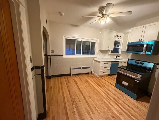 Building Photo - 53 Howland Terrace