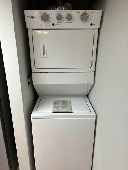 Washer/Dryer - 495 W Park Dr