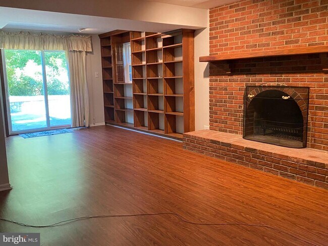 Building Photo - 6502 Sunny Hill Ct