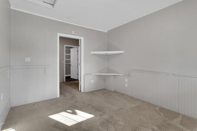 Building Photo - 1365CEDA