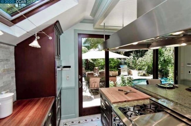 Building Photo - 136 El Centro