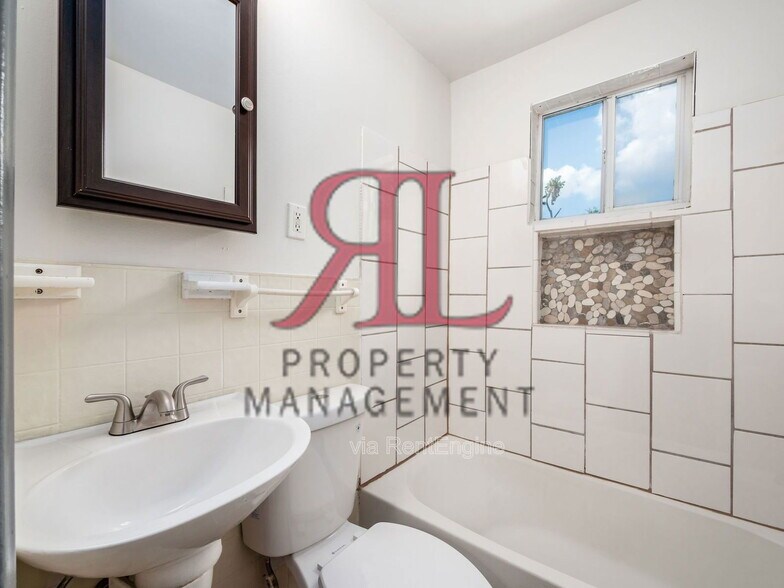 Building Photo - 439 Eldridge Ave