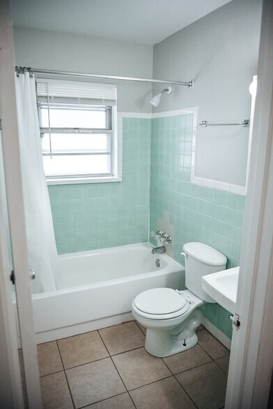 Building Photo - 4700 Walnut Grove Ave