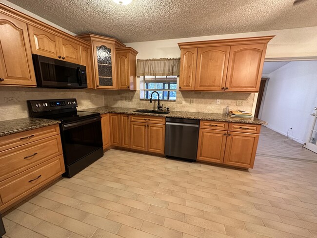 Building Photo - 22424 Thousand Pines Ln