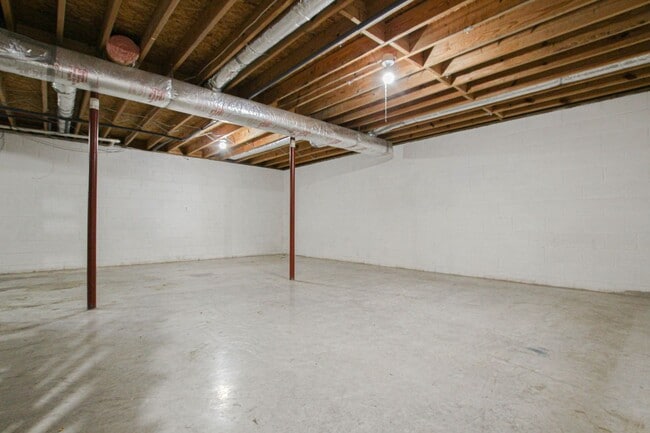 Building Photo - Pet Friendly Three Bedroom with Unfinished Basement!