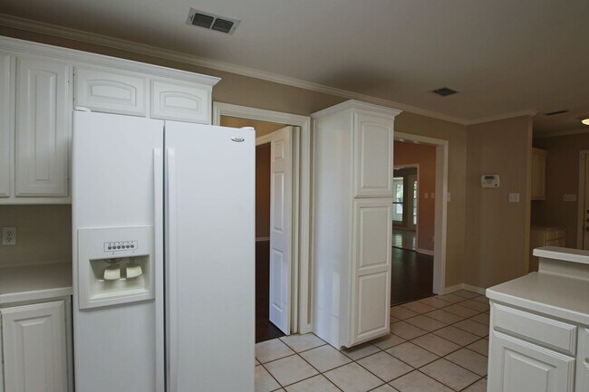 Building Photo - Beautiful 3 Bedroom in Tyler! Coming Soon!
