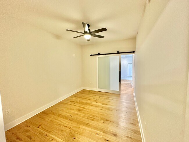 Building Photo - MOVE -IN SPECIAL-FREE RENT! Luxury 2 Bedroom, 2.5 bath Avidian Condo in Navy Yard with Parking.