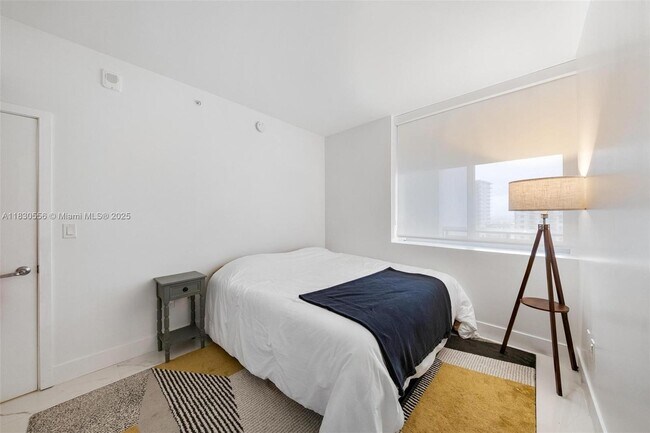 Building Photo - 16385 Biscayne Blvd