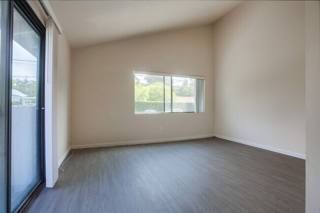 Building Photo - 243-243 N Granados Ave