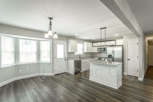 Building Photo - 8128 Fallen Maple Dr