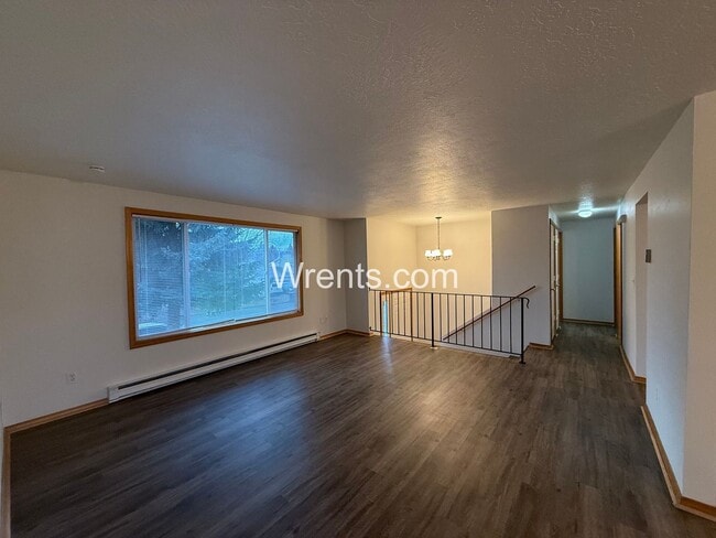 Building Photo - 11923-11925 Railroad Circle