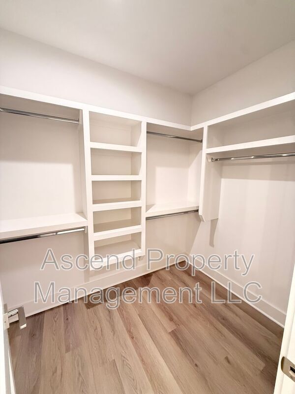Building Photo - 100 Leggo Ave
