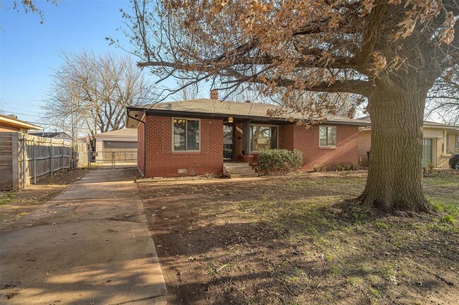 Building Photo - 2312 N Warren Ave