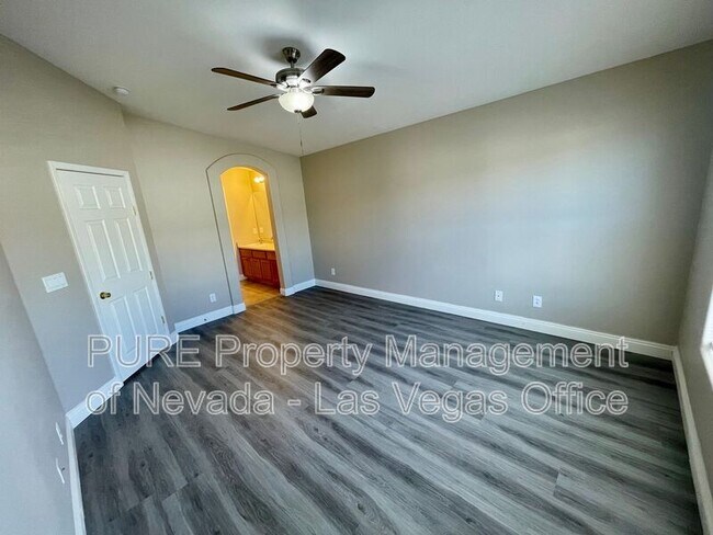 Building Photo - 3047 Errol Flynn St