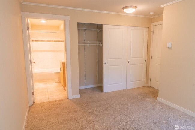 Building Photo - 2Bd/2Ba Seattle Condo