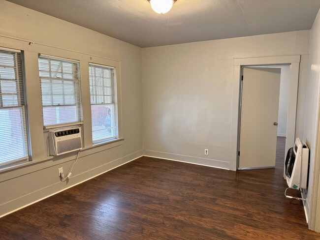 Building Photo - 1818 Collins Ave